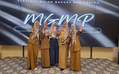 Guru SMP Negeri 5 Cimahi Raih Juara Harapan 3 Menulis Puisi di Festival Bulan Bahasa dan Sastra MGMP Bahasa Indonesia